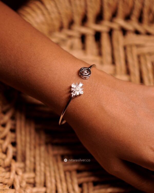 Floral Round Flexible Bangle