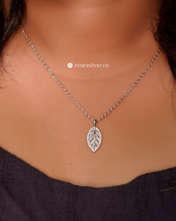 Leaflet Pendant Chain