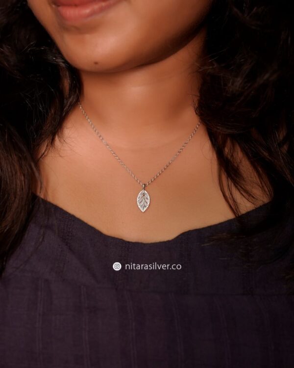 Leaflet Pendant Chain