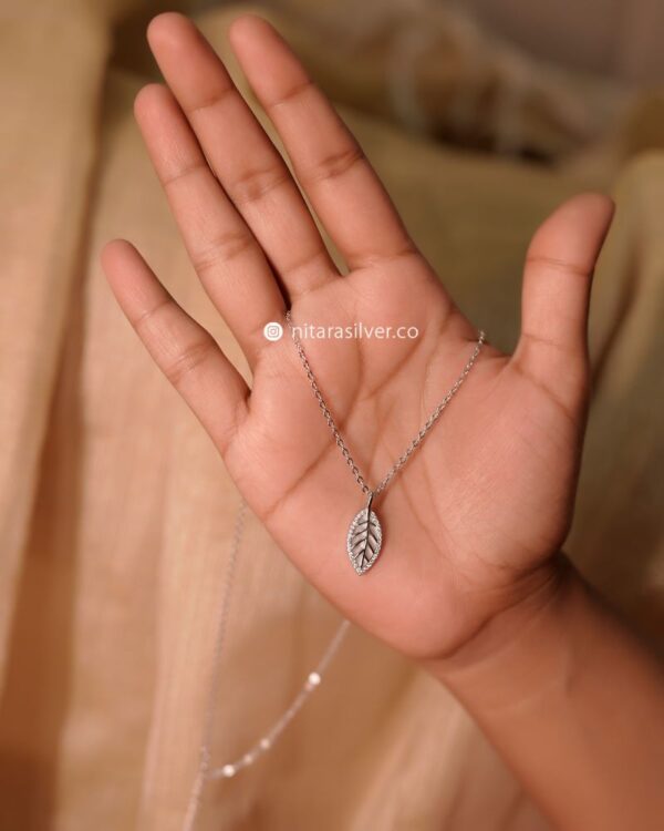 Leaflet Pendant Chain