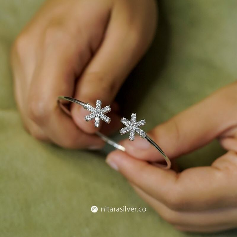 Snow Flake Flexible Bangle