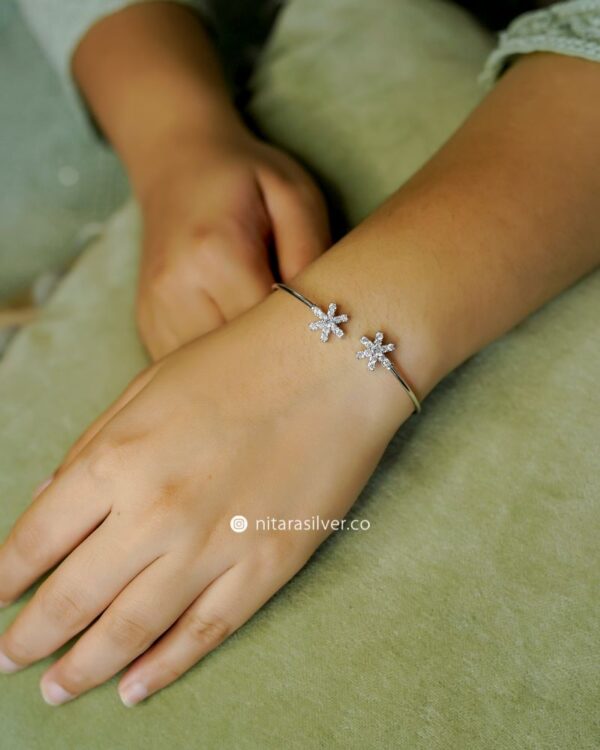 Snow Flake Flexible Bangle
