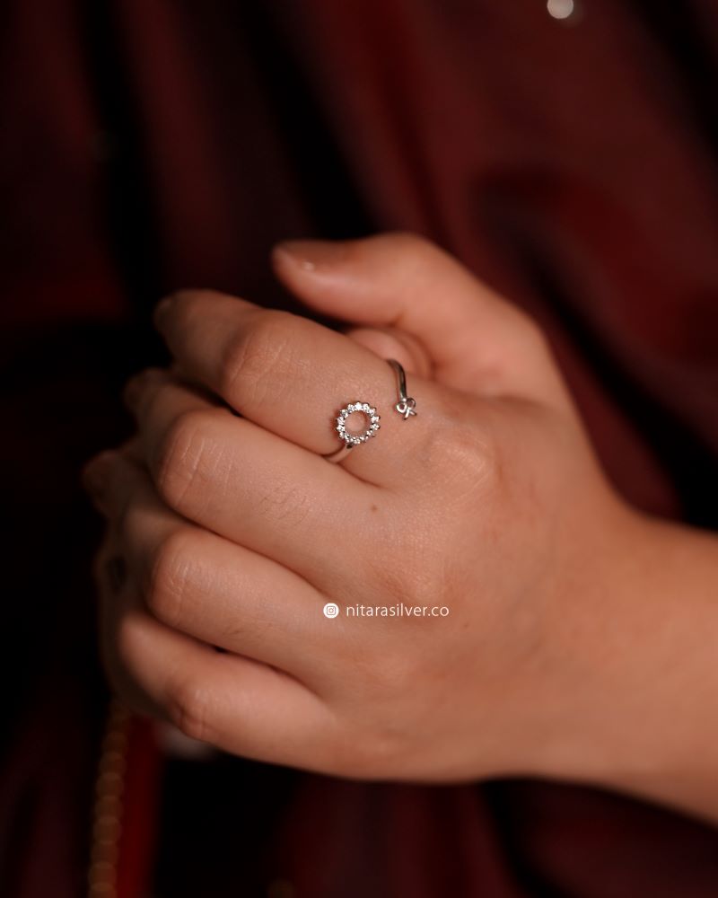 Hollow Ribbon Ring