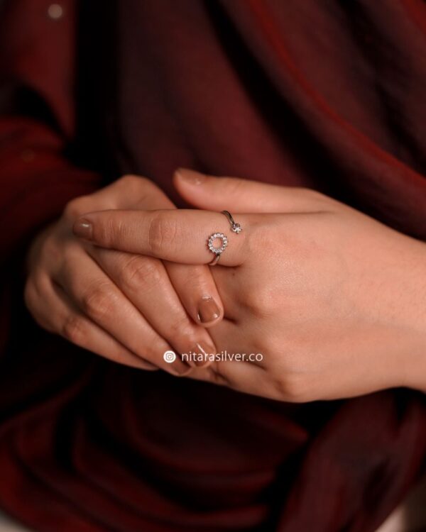 Hollow Ribbon Ring